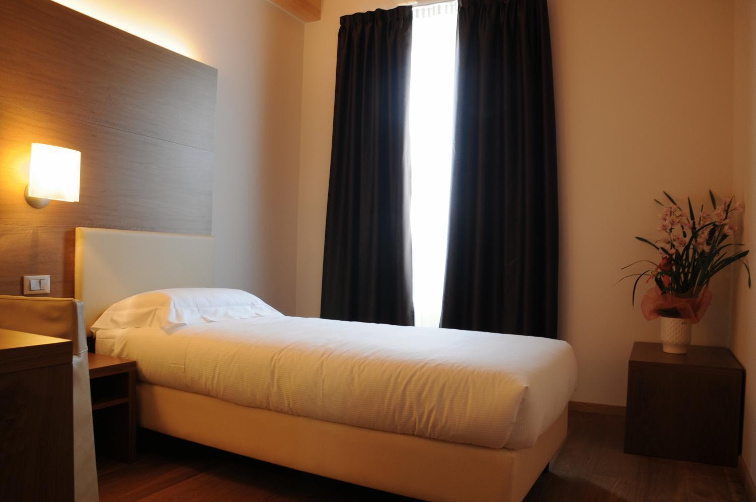 Hotel Opera ดอสโซบัวโน ภายนอก รูปภาพ