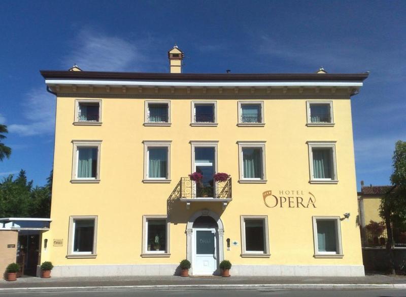Hotel Opera ดอสโซบัวโน ภายนอก รูปภาพ