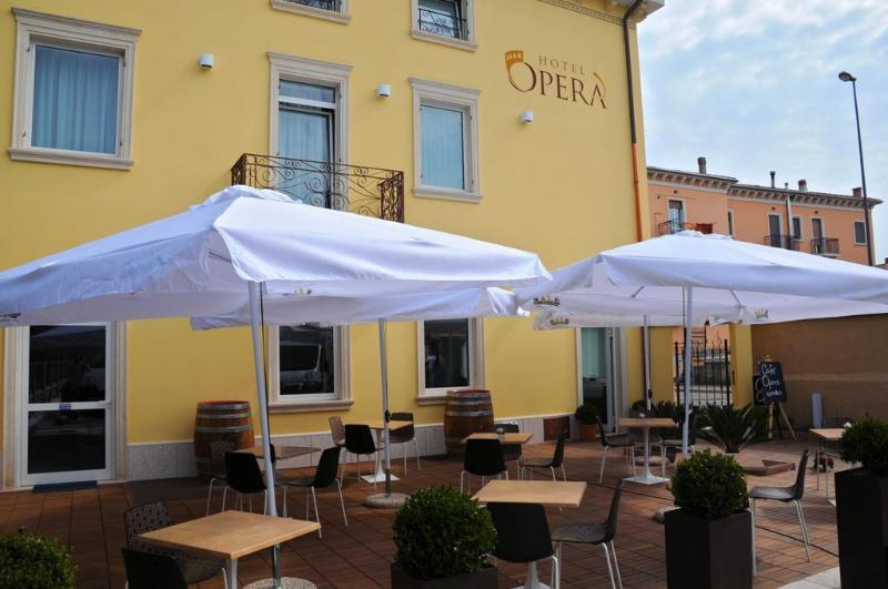 Hotel Opera ดอสโซบัวโน ภายนอก รูปภาพ