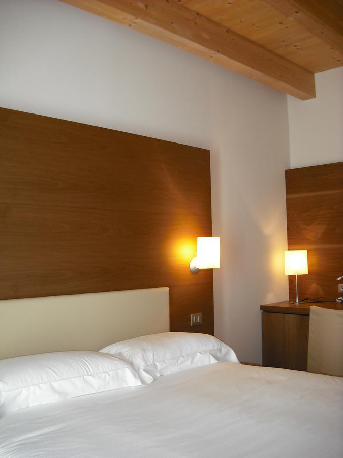Hotel Opera ดอสโซบัวโน ห้อง รูปภาพ