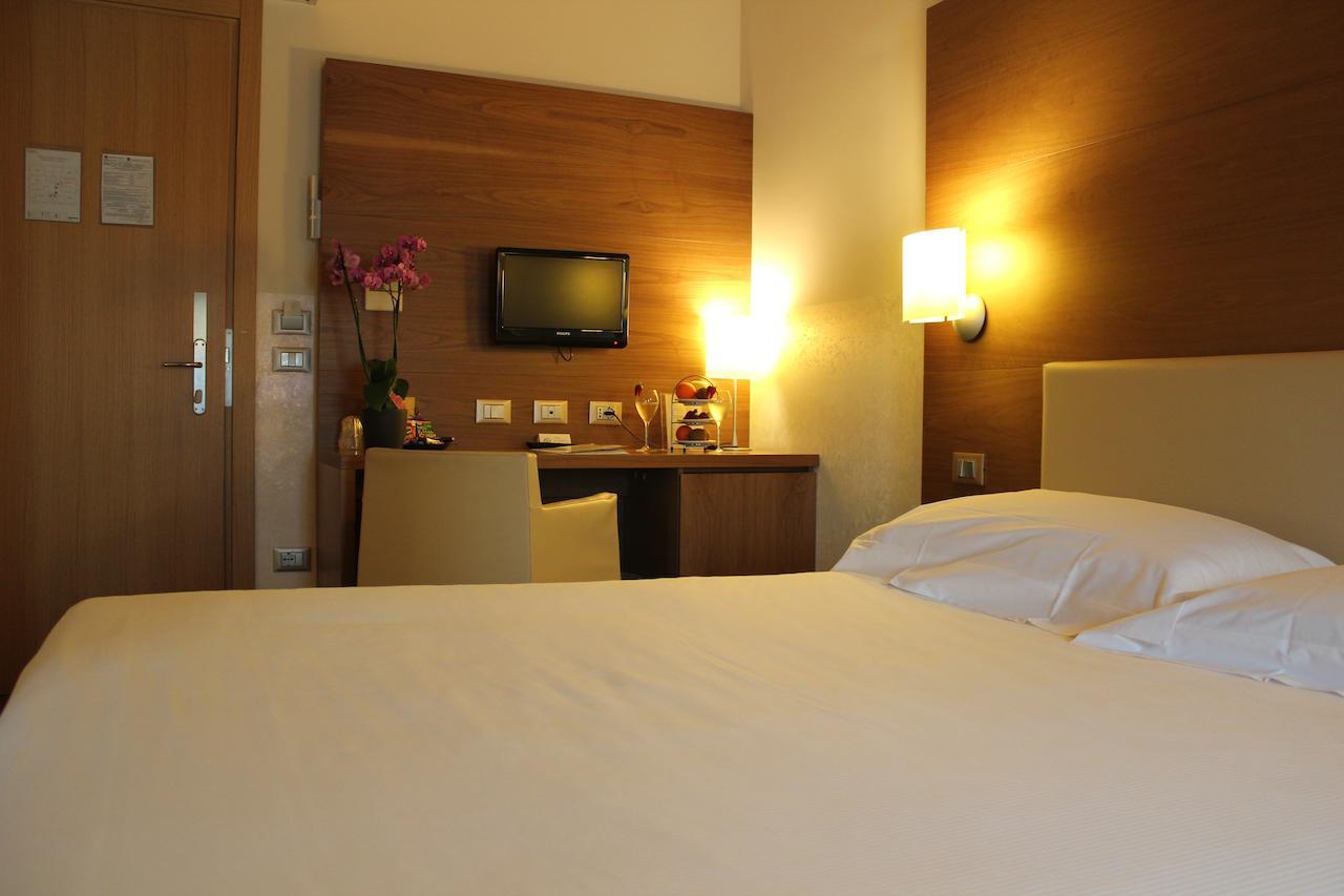 Hotel Opera ดอสโซบัวโน ห้อง รูปภาพ