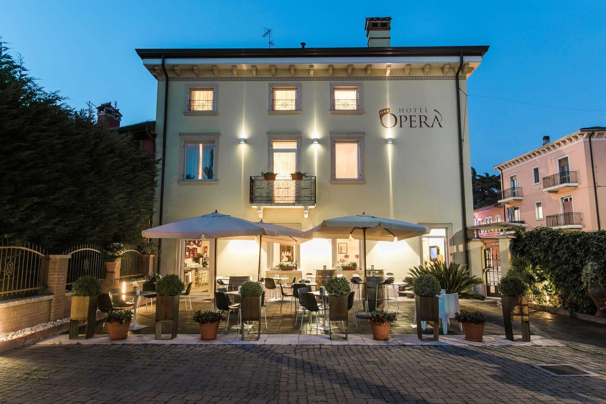 Hotel Opera ดอสโซบัวโน ภายนอก รูปภาพ